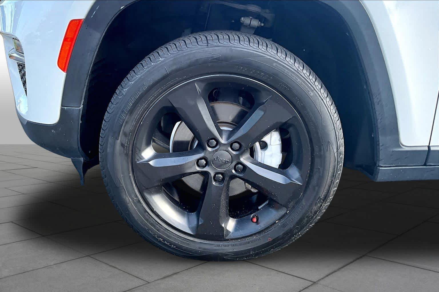 Used 2022 Jeep Grand Cherokee Limited RWD image 11