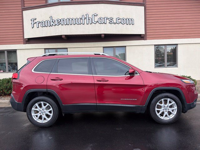 Used 2016 Jeep Cherokee Latitude w/ Cold Weather Group AWD/4WD image 6