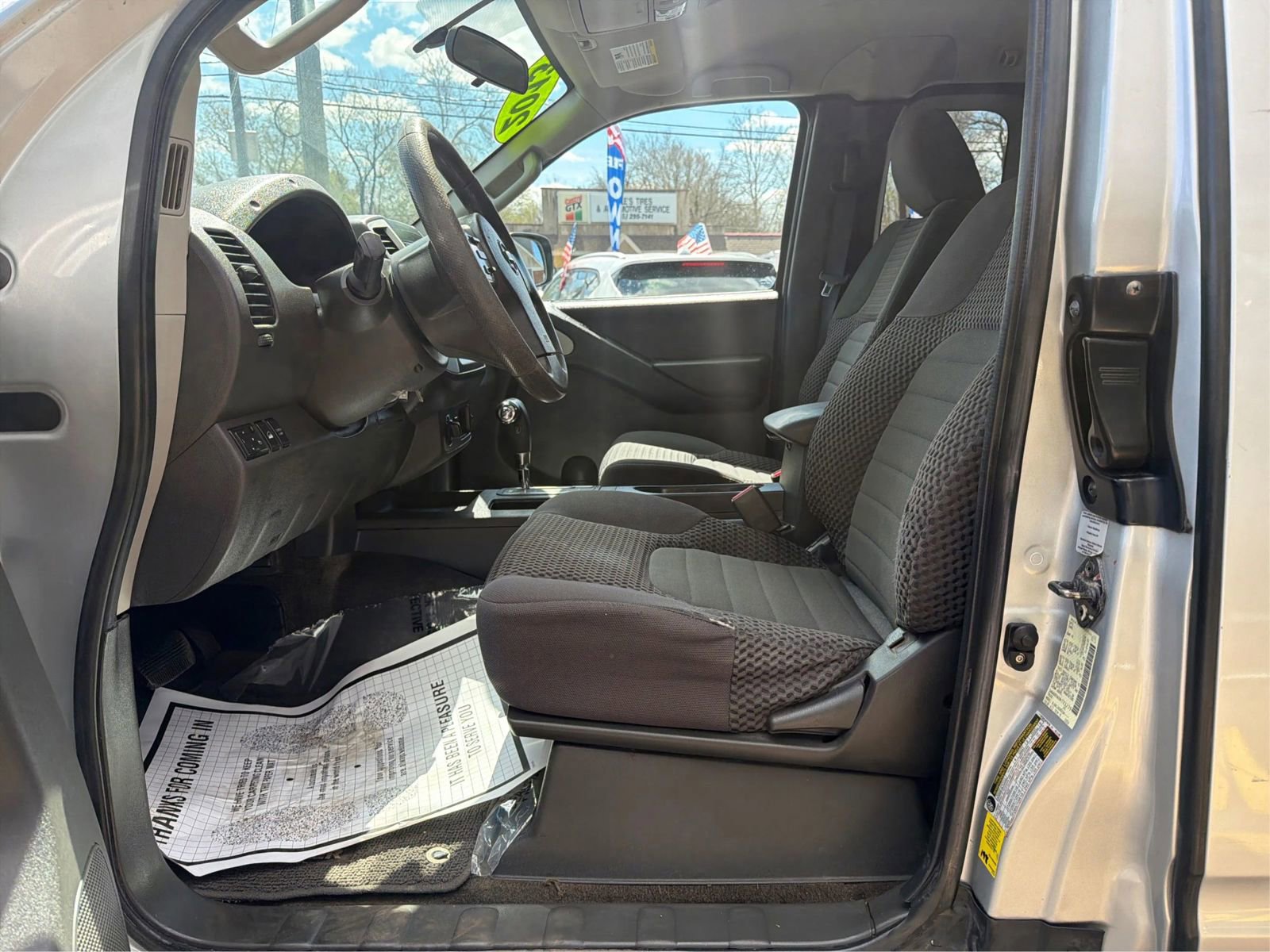 Used 2013 Nissan Frontier SV image 9