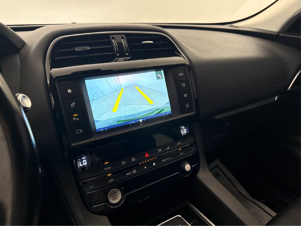 Used 2018 Jaguar F-PACE Premium AWD/4WD image 36
