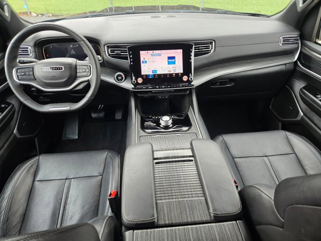 Used 2024 Jeep Wagoneer L Series II w/ Flexible Seating Group AWD/4WD image 17