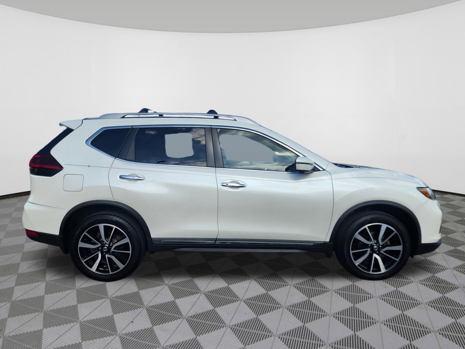 Used 2020 Nissan Rogue SL w/ Premium Package image 6