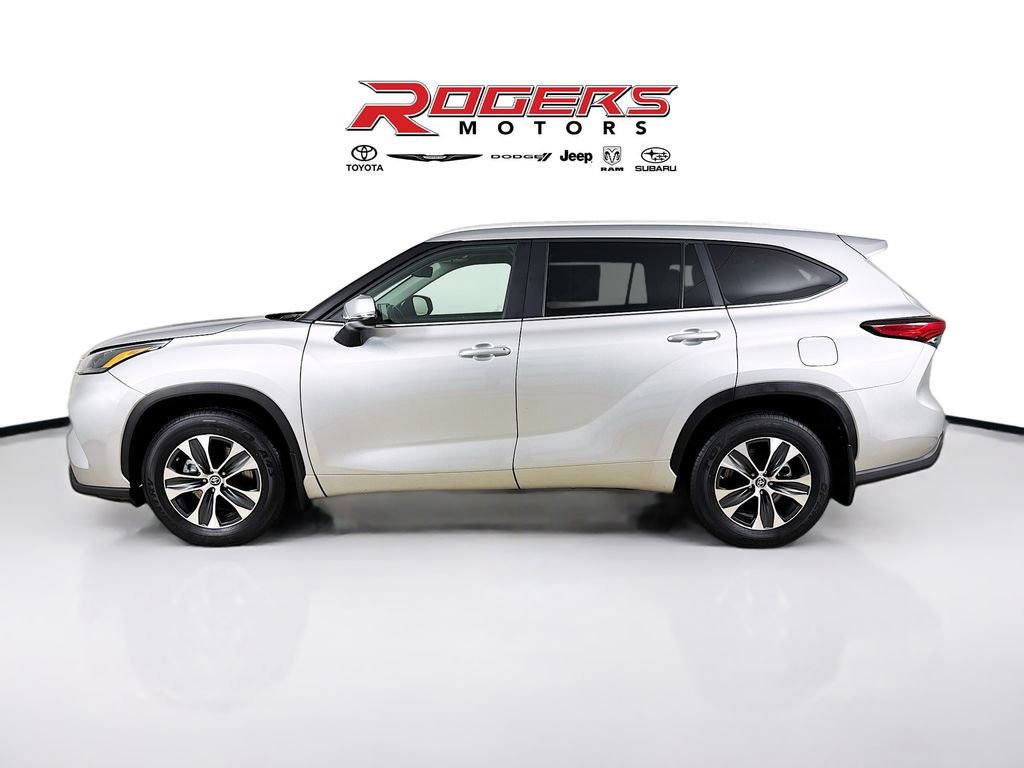 Certified 2023 Toyota Highlander XLE image 4