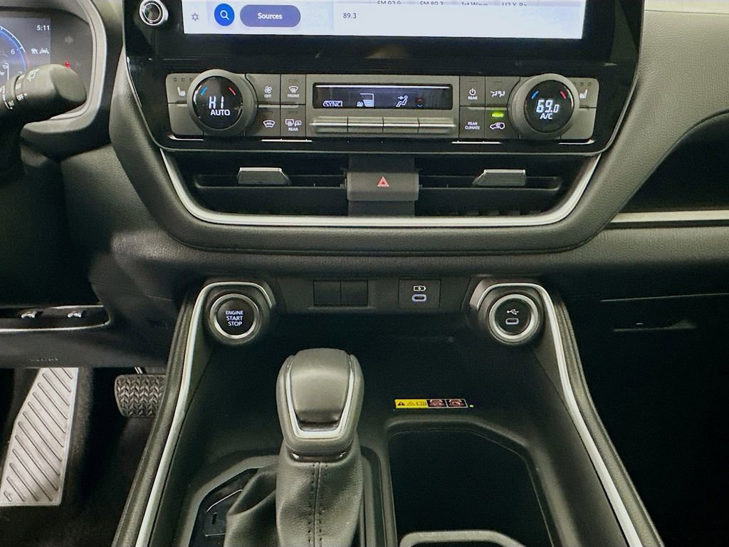 Certified 2025 Toyota Grand Highlander AWD image 15