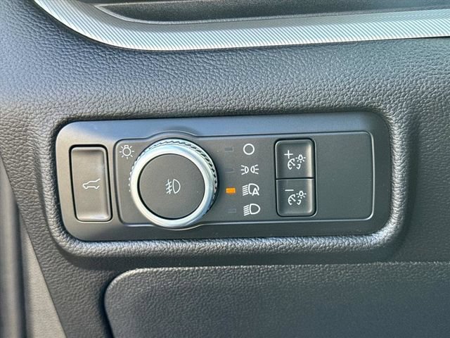 Used 2022 Ford Explorer XLT w/ Equipment Group 202A AWD/4WD image 19