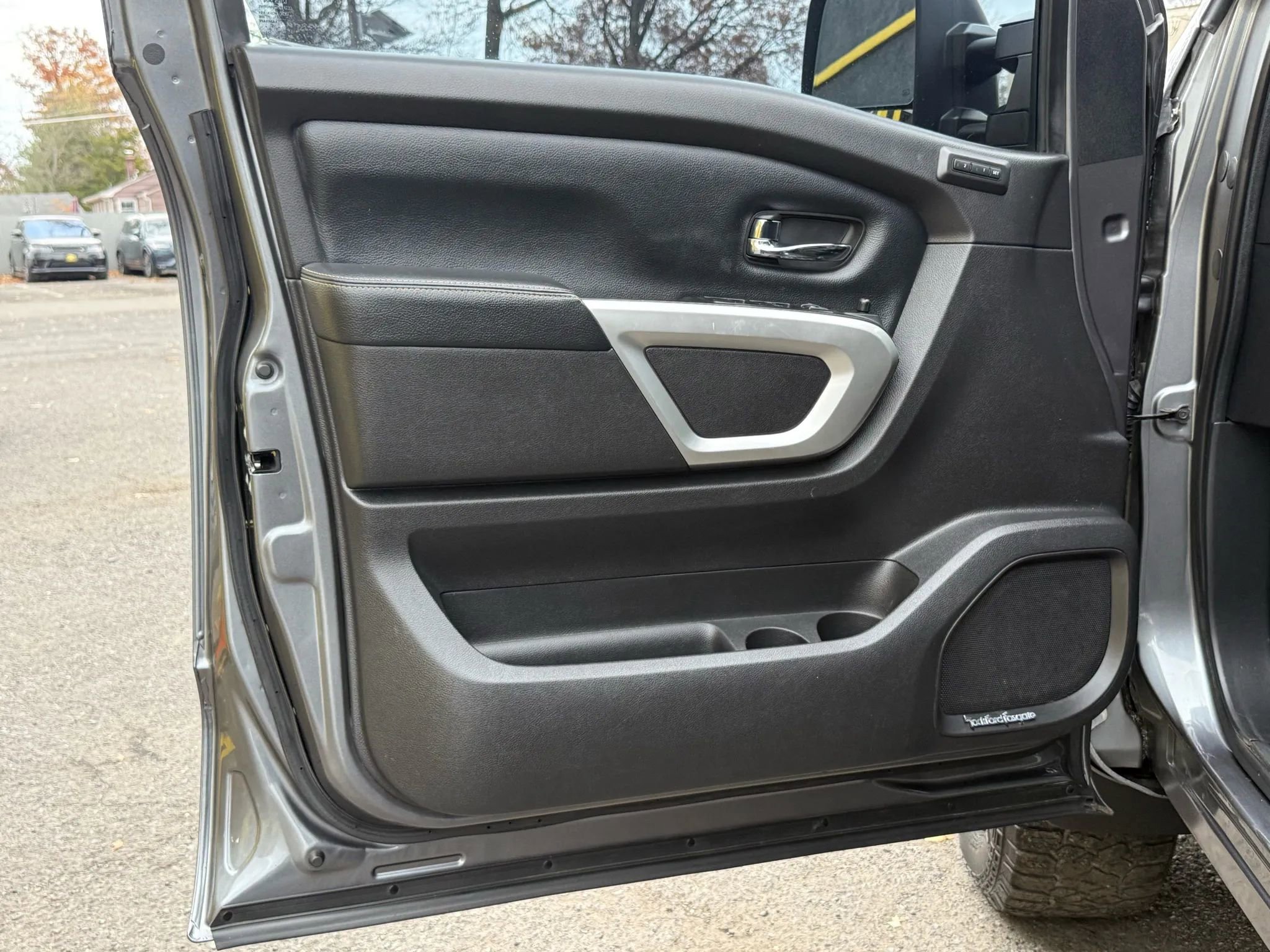 Used 2017 Nissan Titan PRO-4X w/ Pro-4x Convenience Package image 7