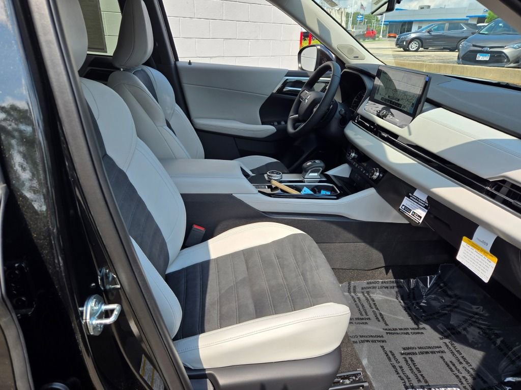 New 2025 Mitsubishi Outlander SE image 4