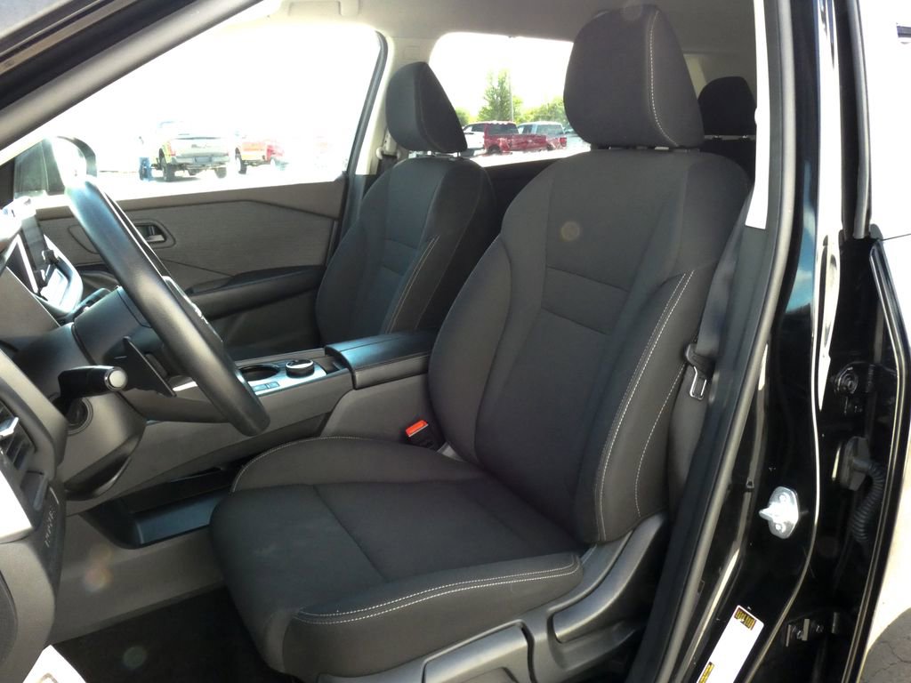 Used 2023 Nissan Rogue S AWD/4WD image 9