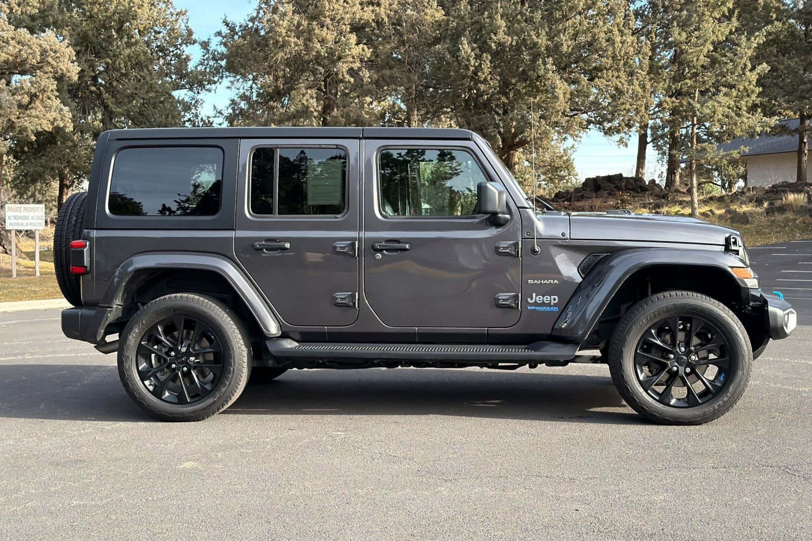 Used 2022 Jeep Wrangler Unlimited Sahara image 3