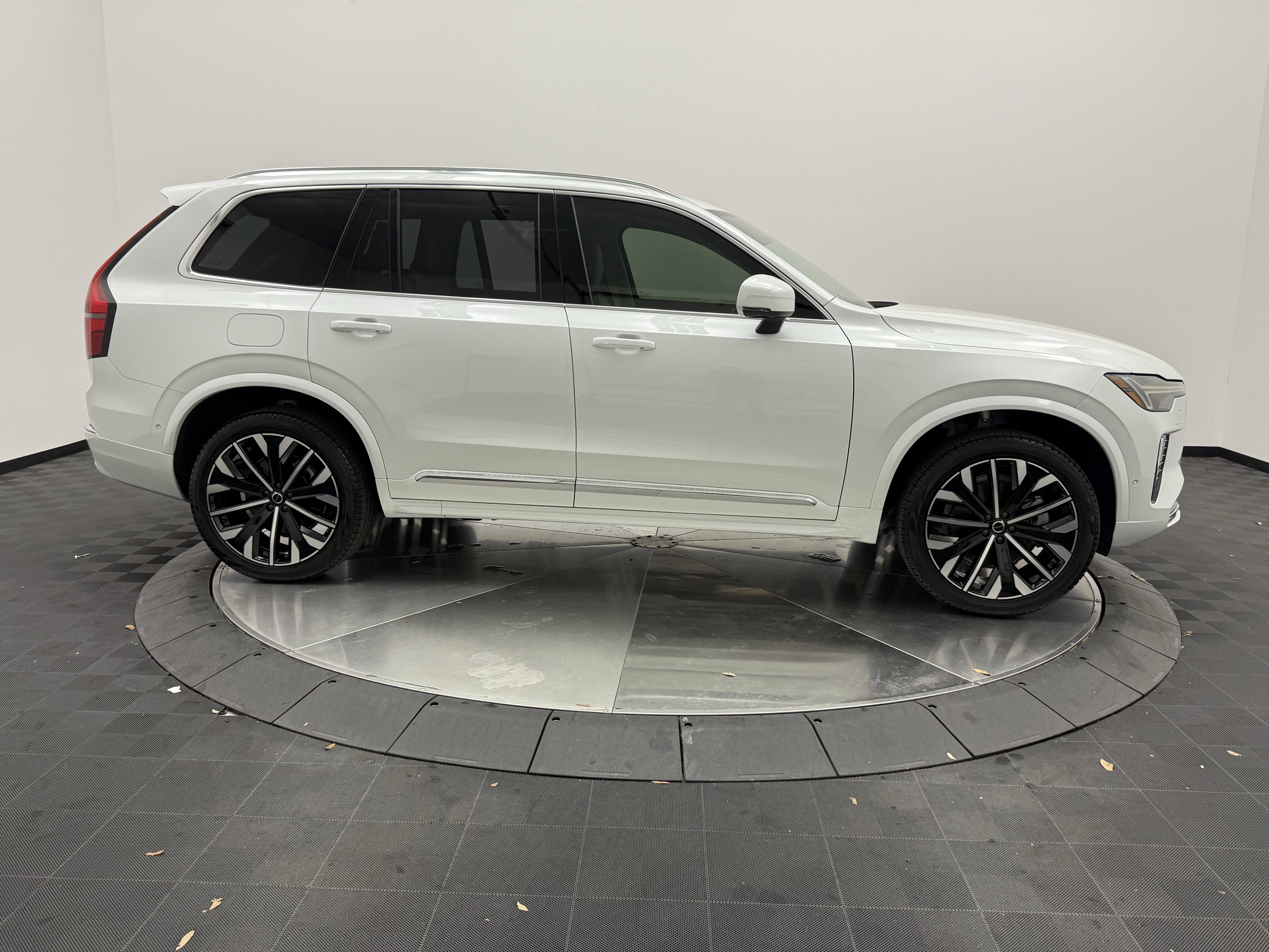 Used 2026 Volvo XC90 B6 Ultra w/ Protection Package image 9