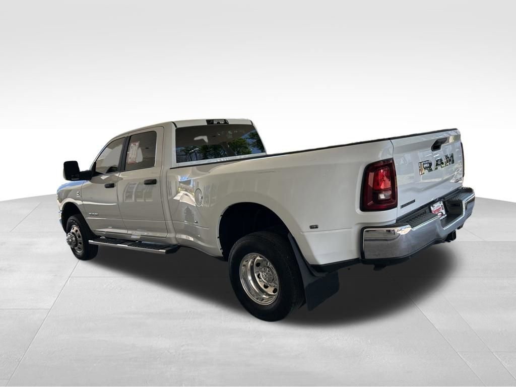 Used 2025 RAM 3500 Big Horn AWD/4WD image 4