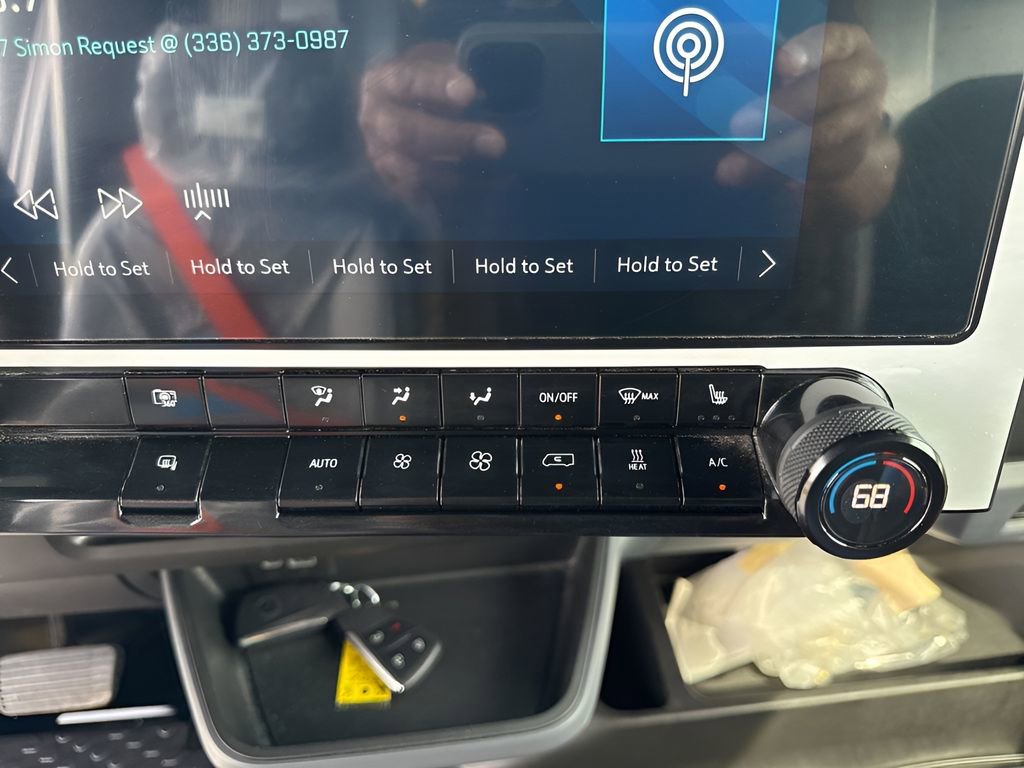 Used 2024 Chevrolet Brightdrop 400 w/ Commercial Equipment Package AWD/4WD image 17