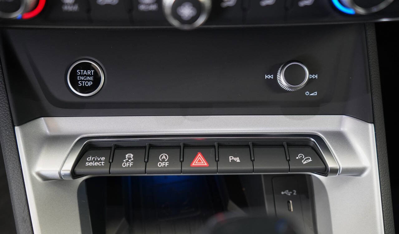 Used 2024 Audi Q3 2.0T Premium Plus w/ Premium Plus Package image 49