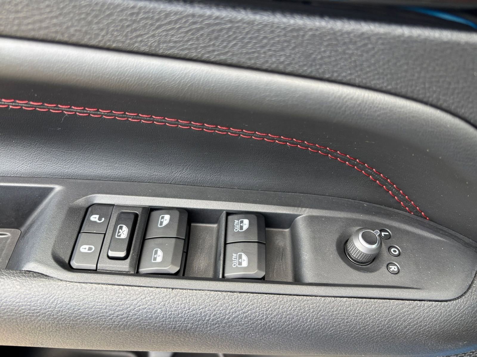 Used 2025 Jeep Compass Trailhawk image 20