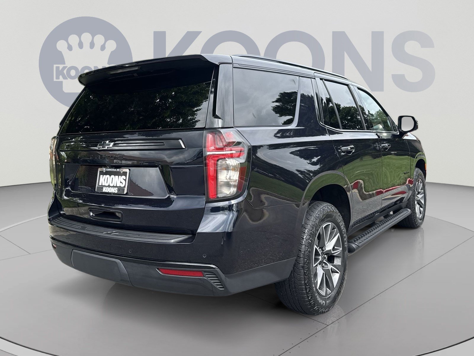 Used 2023 Chevrolet Tahoe Z71 w/ Luxury Package AWD/4WD image 7