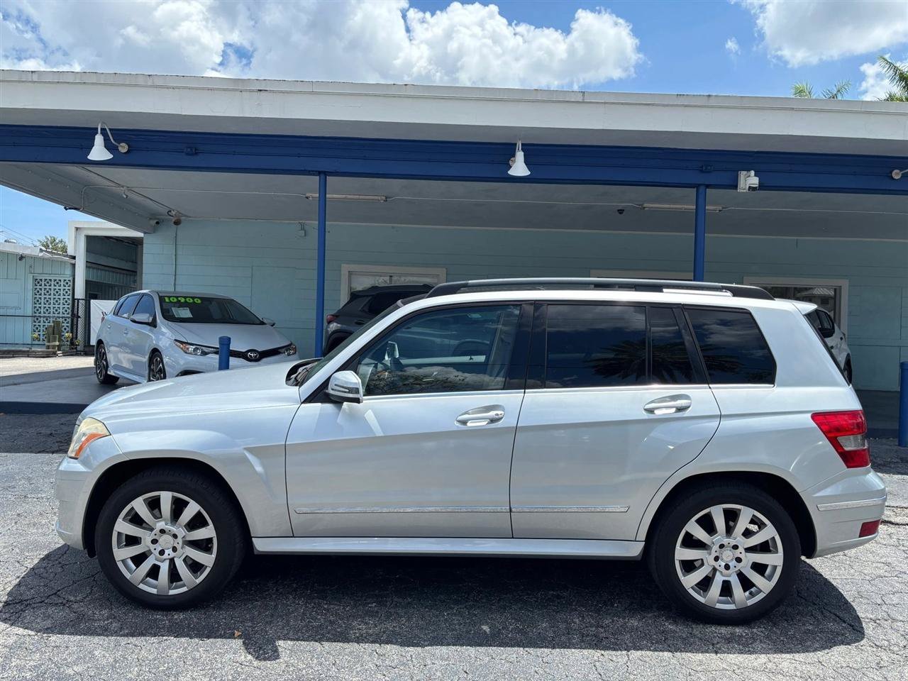 Used 2012 Mercedes-Benz GLK 350 2WD image 2