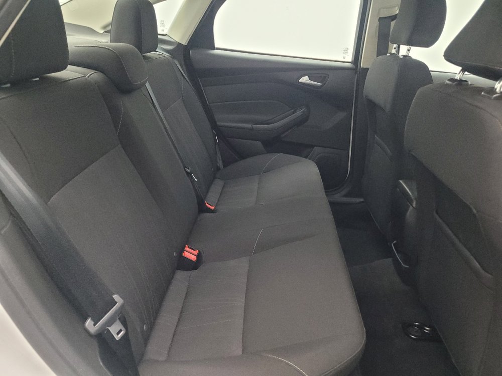 Used 2017 Ford Focus SE FWD image 19
