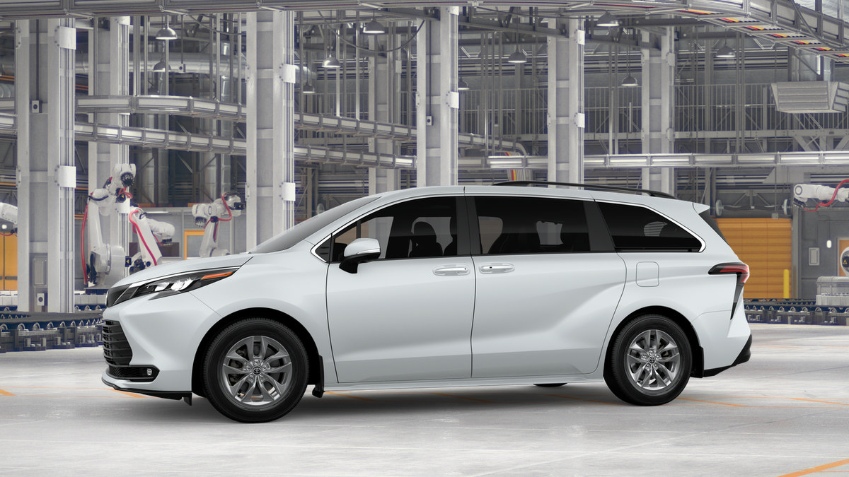 New 2026 Toyota Sienna XLE AWD/4WD image 3