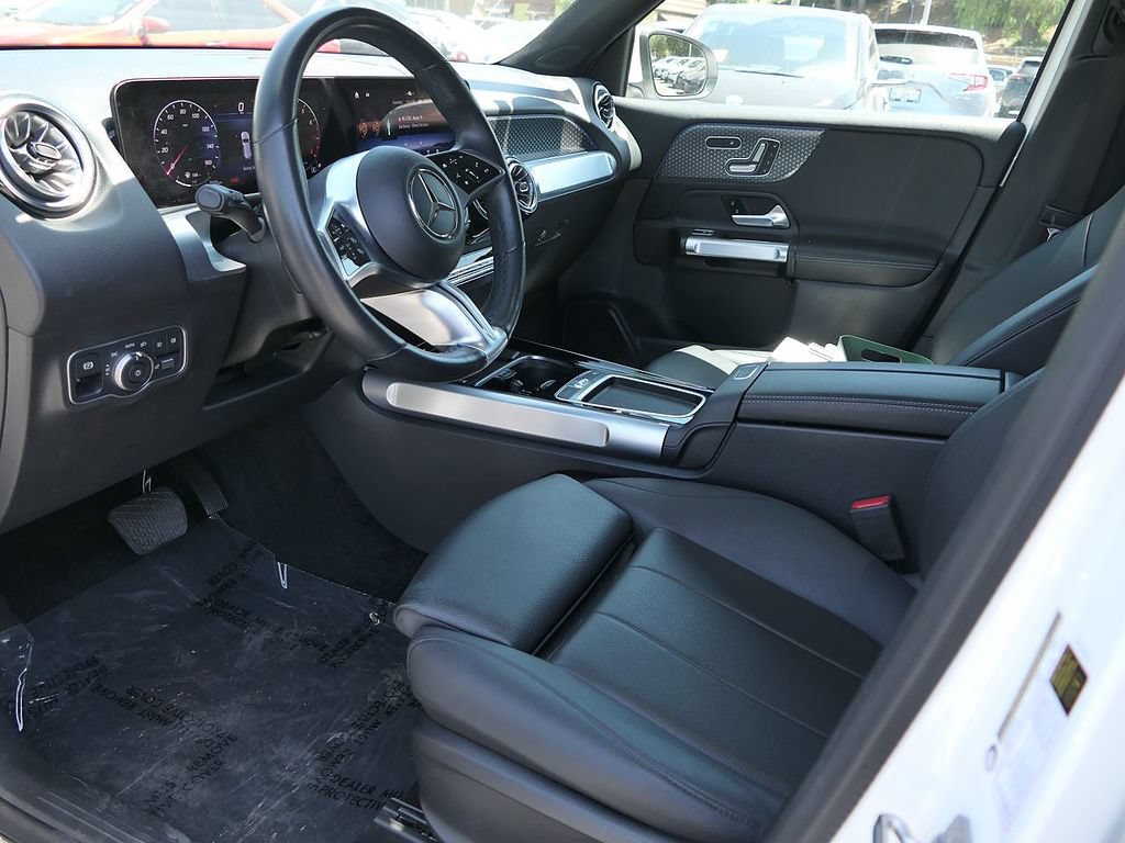 Used 2025 Mercedes-Benz GLB 250 4MATIC image 12