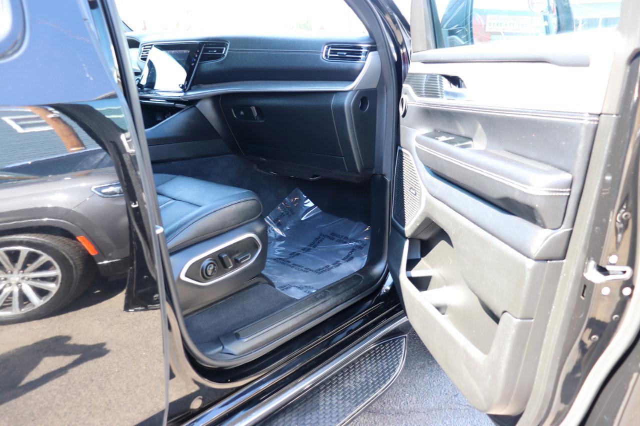 Used 2023 Jeep Wagoneer L Series II image 17