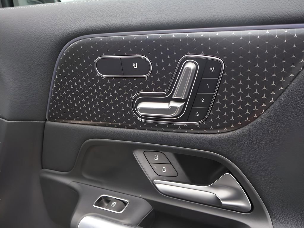 Certified 2025 Mercedes-Benz GLA 250 4MATIC image 15