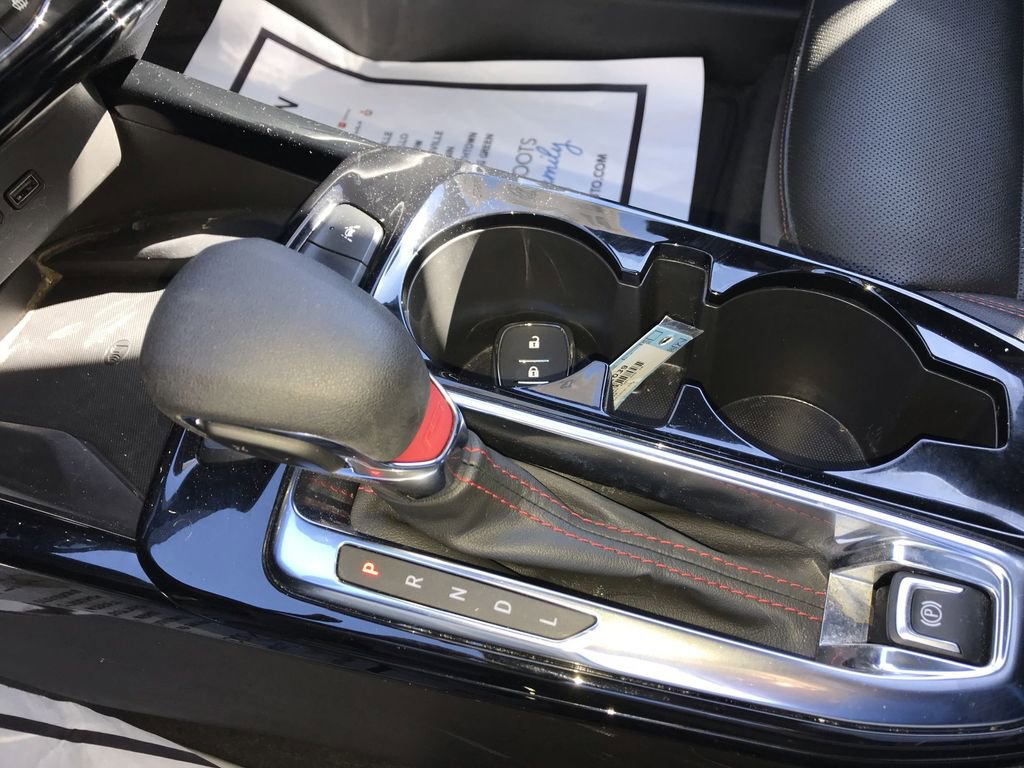 Used 2025 Chevrolet Trax RS w/ Sunroof Package image 19