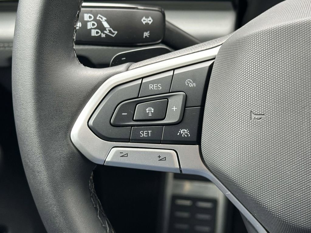 Certified 2025 Volkswagen Atlas Peak Edition SE image 27