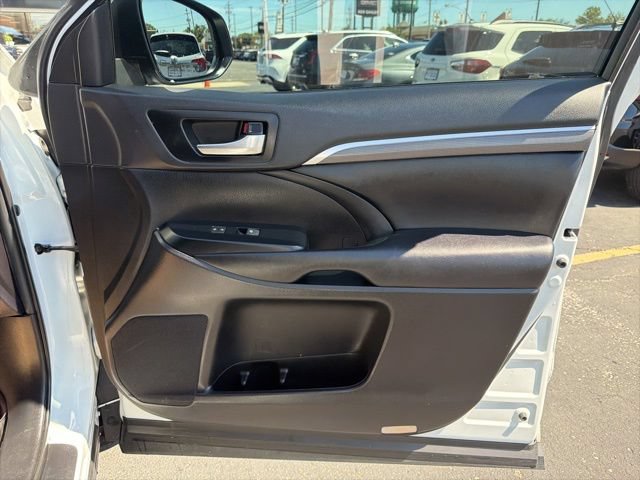 Used 2019 Toyota Highlander AWD V6 image 21
