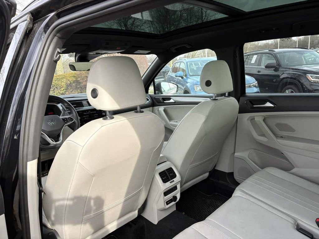 Used 2022 Volkswagen Tiguan SE R-Line image 27