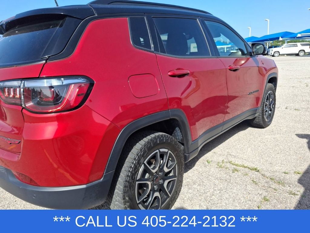 Used 2025 Jeep Compass Trailhawk AWD/4WD image 9