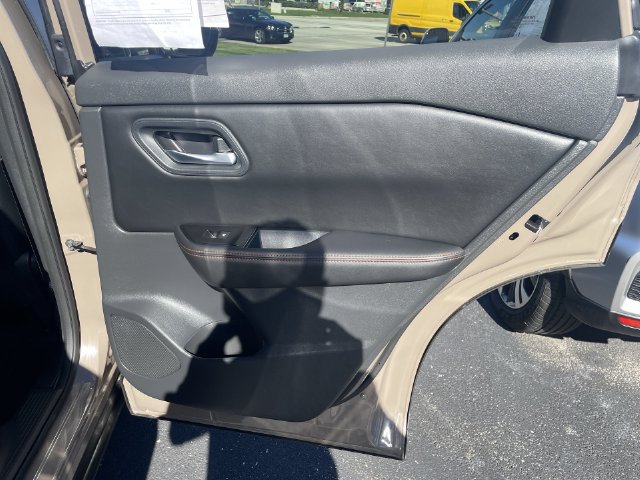 Used 2025 Nissan Rogue SV AWD/4WD image 35
