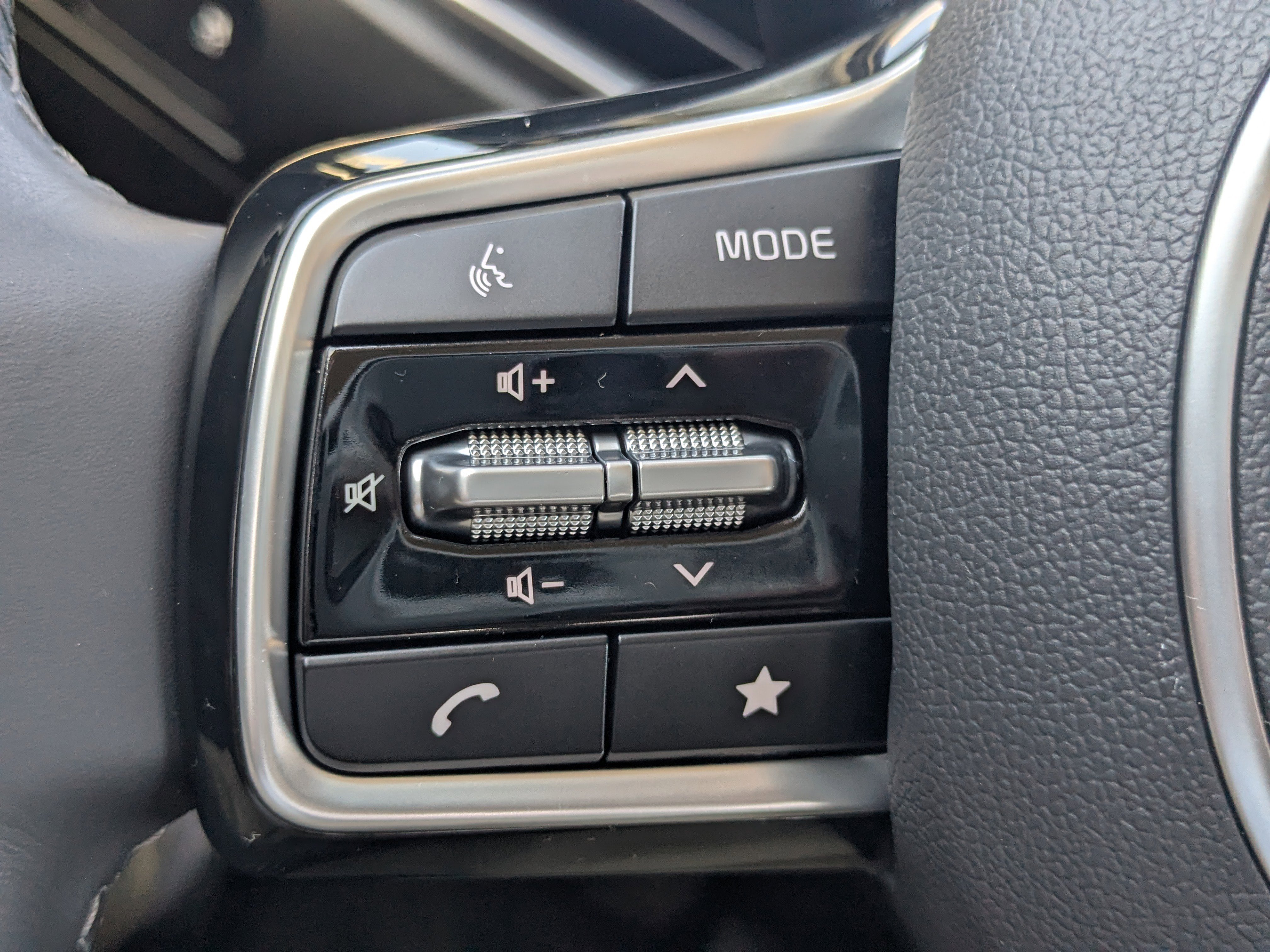 Certified 2025 Kia Sorento S image 35