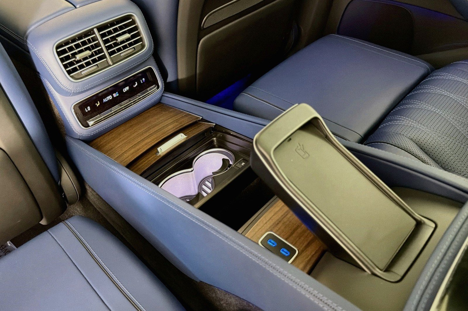 New 2026 Mercedes-Benz Maybach GLS 600 4MATIC image 8