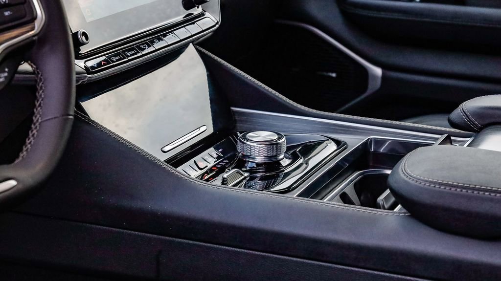 Used 2024 Jeep Wagoneer L Series II w/ Flexible Seating Group image 24