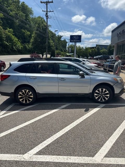 Used 2017 Subaru Outback 3.6R Limited AWD/4WD image 2