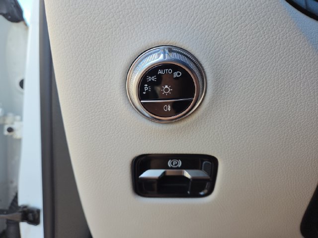 Used 2023 Mercedes-Benz GLC 300 4MATIC w/ Exclusive Trim Package image 17
