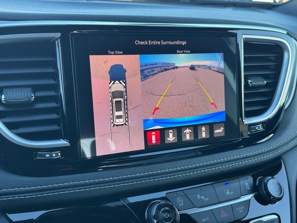 New 2026 Chrysler Pacifica Limited w/ S Appearance Package image 25