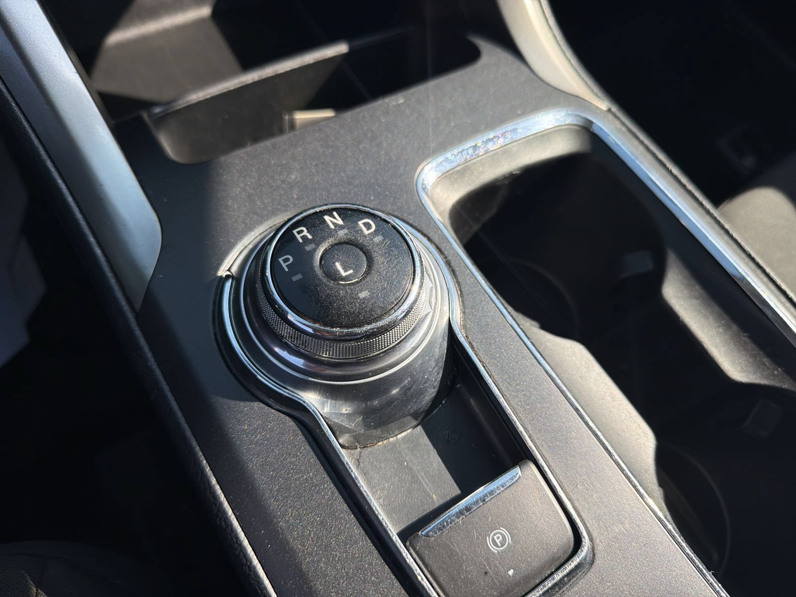 Used 2020 Ford Fusion SE FWD image 35