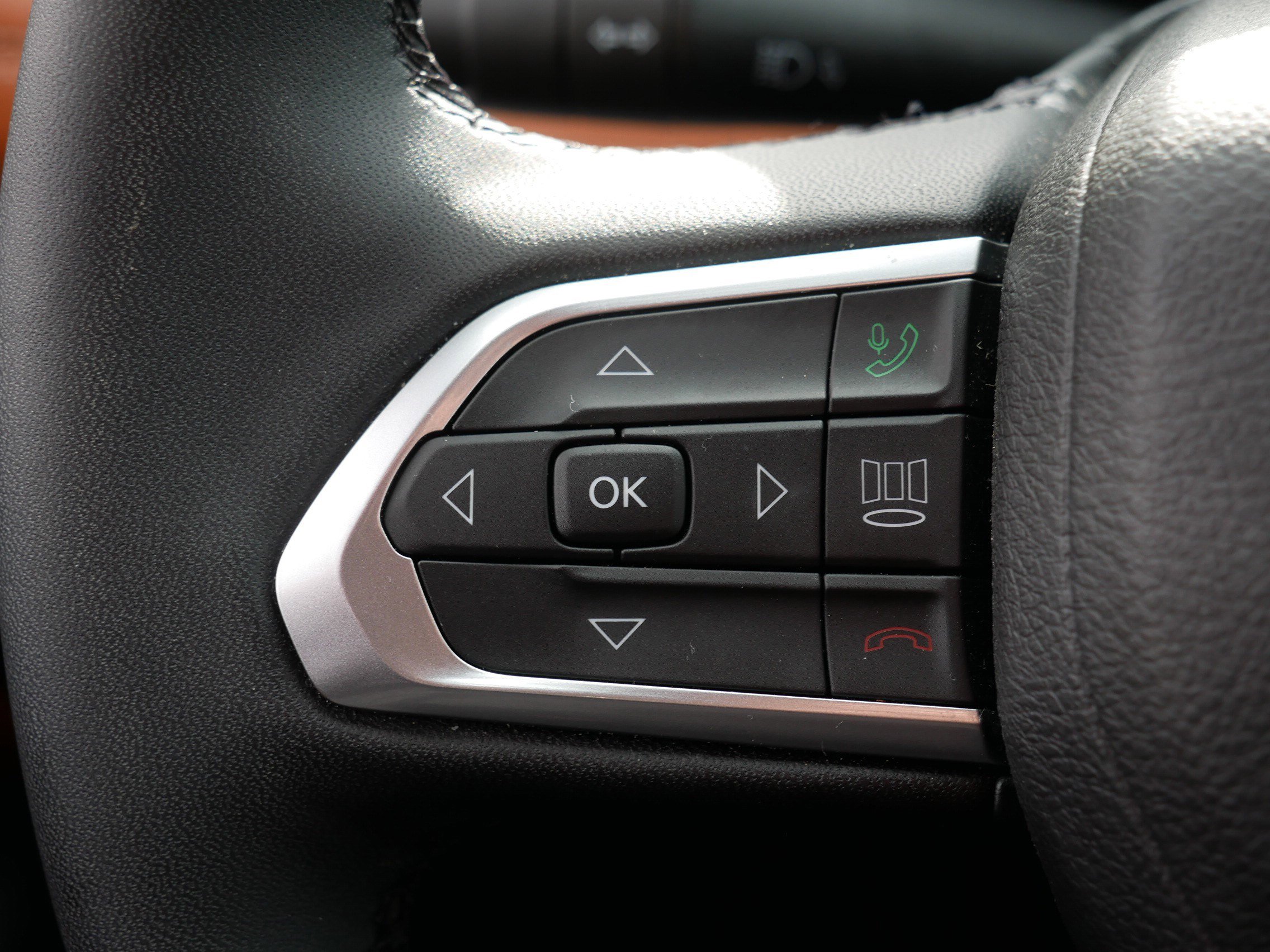 Used 2024 Jeep Compass Limited w/ Elite Group image 28