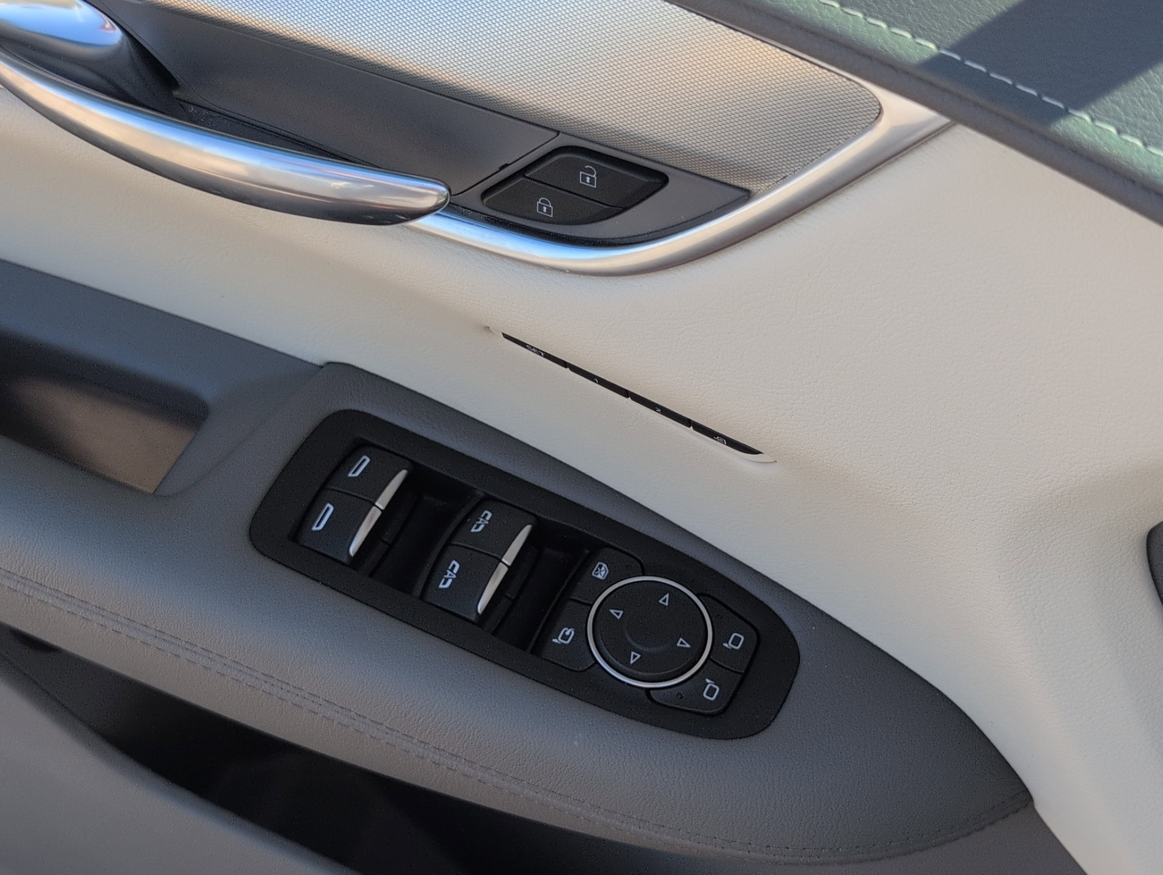 Certified 2022 Cadillac XT5 Premium Luxury FWD image 16