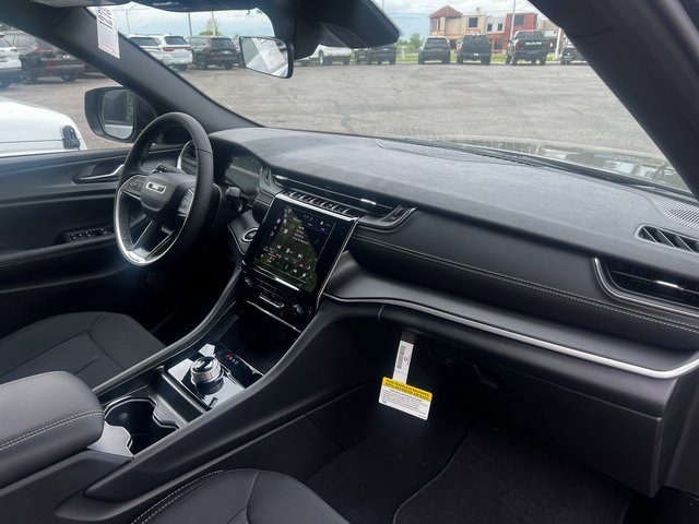 New 2025 Jeep Grand Cherokee Laredo X w/ Luxury Tech Group I image 14