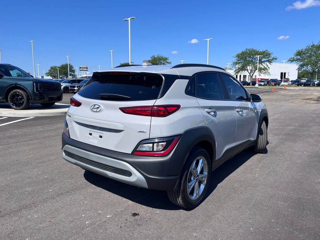 Used 2023 Hyundai Kona SEL AWD/4WD image 3