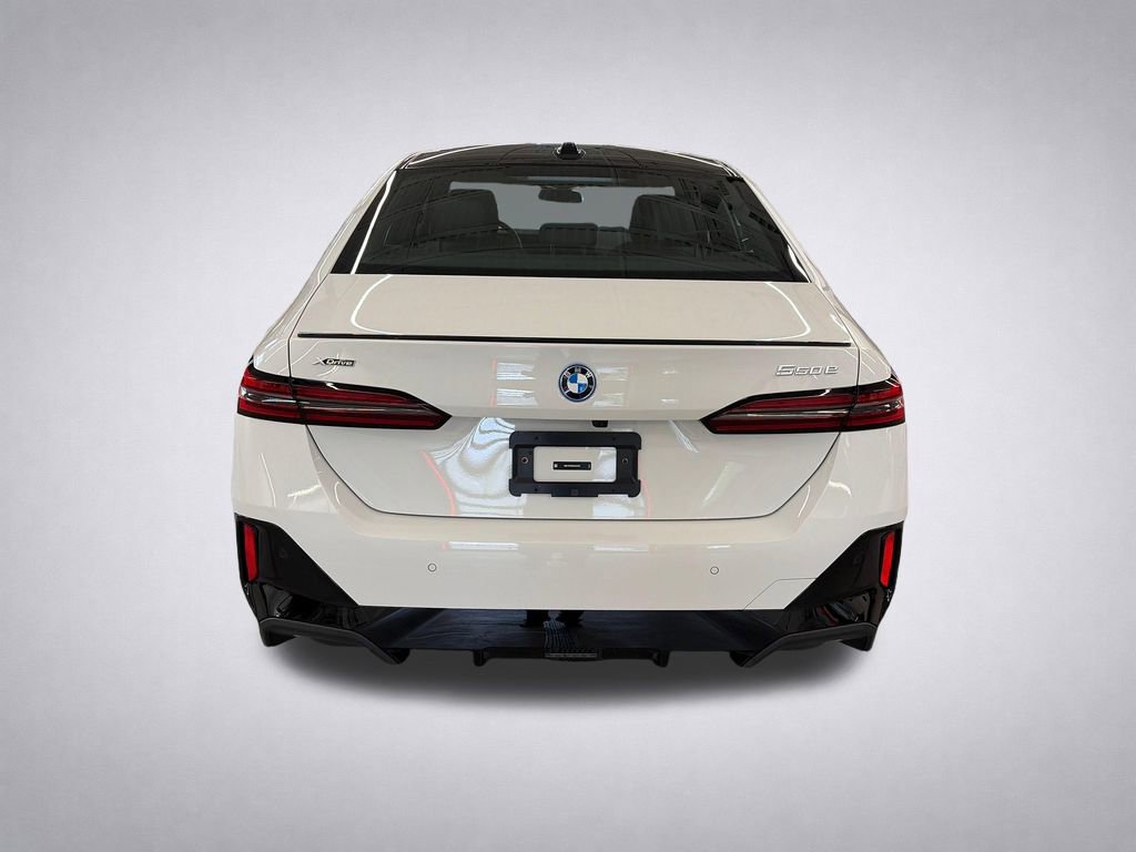 Used 2025 BMW 550e xDrive w/ Premium Package AWD/4WD image 5