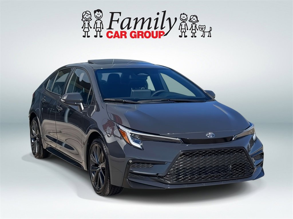 Used 2025 Toyota Corolla SE image 2