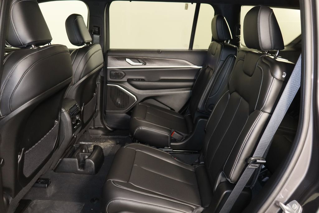 New 2025 Jeep Grand Cherokee L Limited image 17