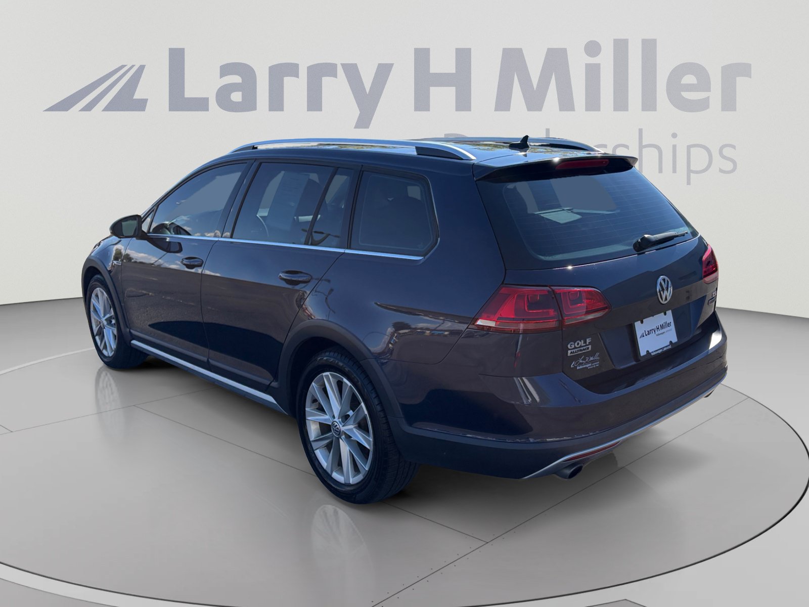 Used 2017 Volkswagen Golf Alltrack SE AWD/4WD image 3