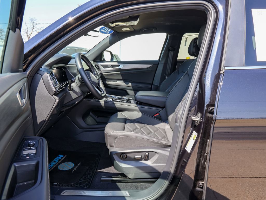 Certified 2025 Volkswagen Atlas Cross Sport SE AWD/4WD image 12