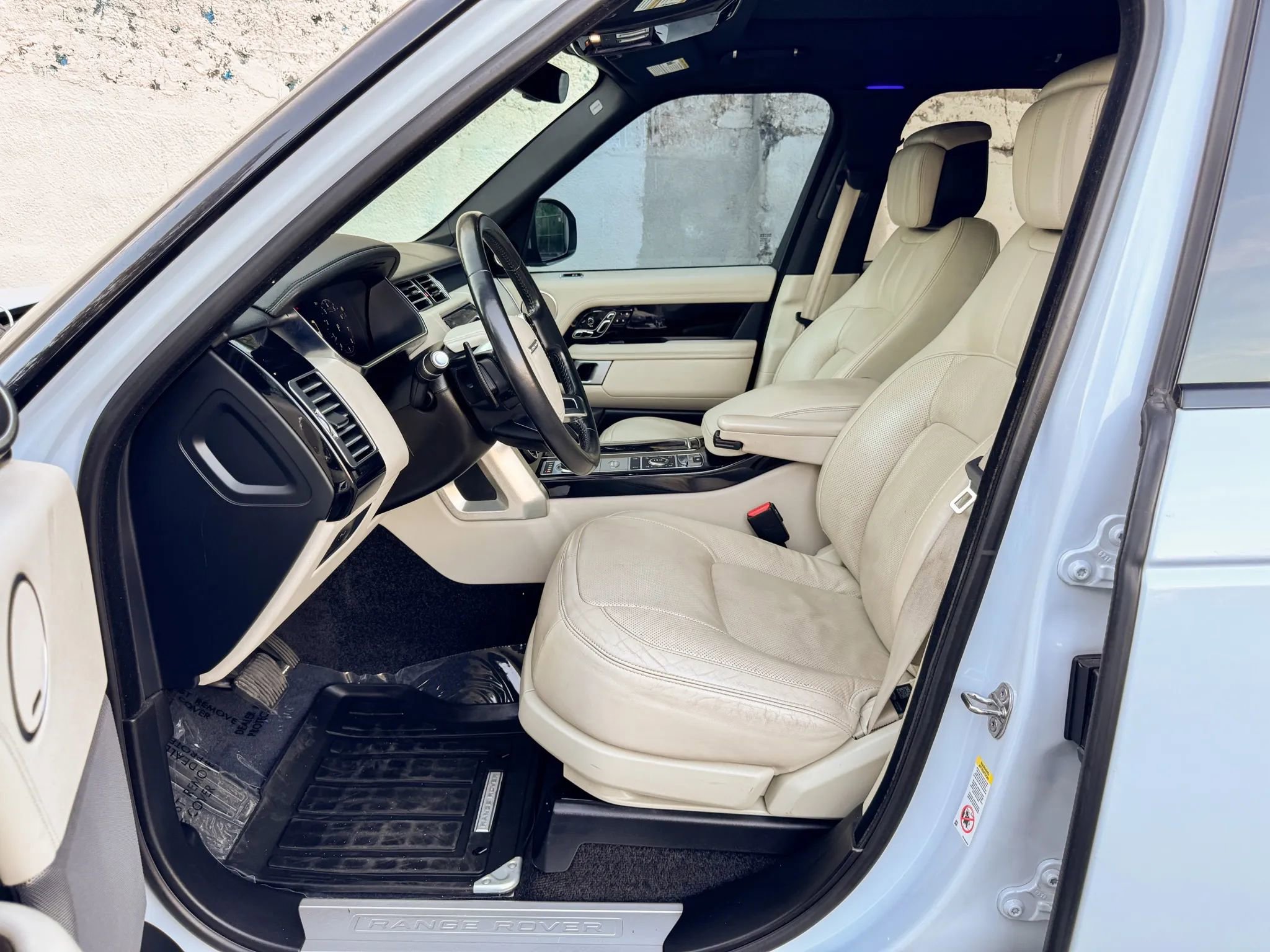 Used 2019 Land Rover Range Rover Supercharged image 13