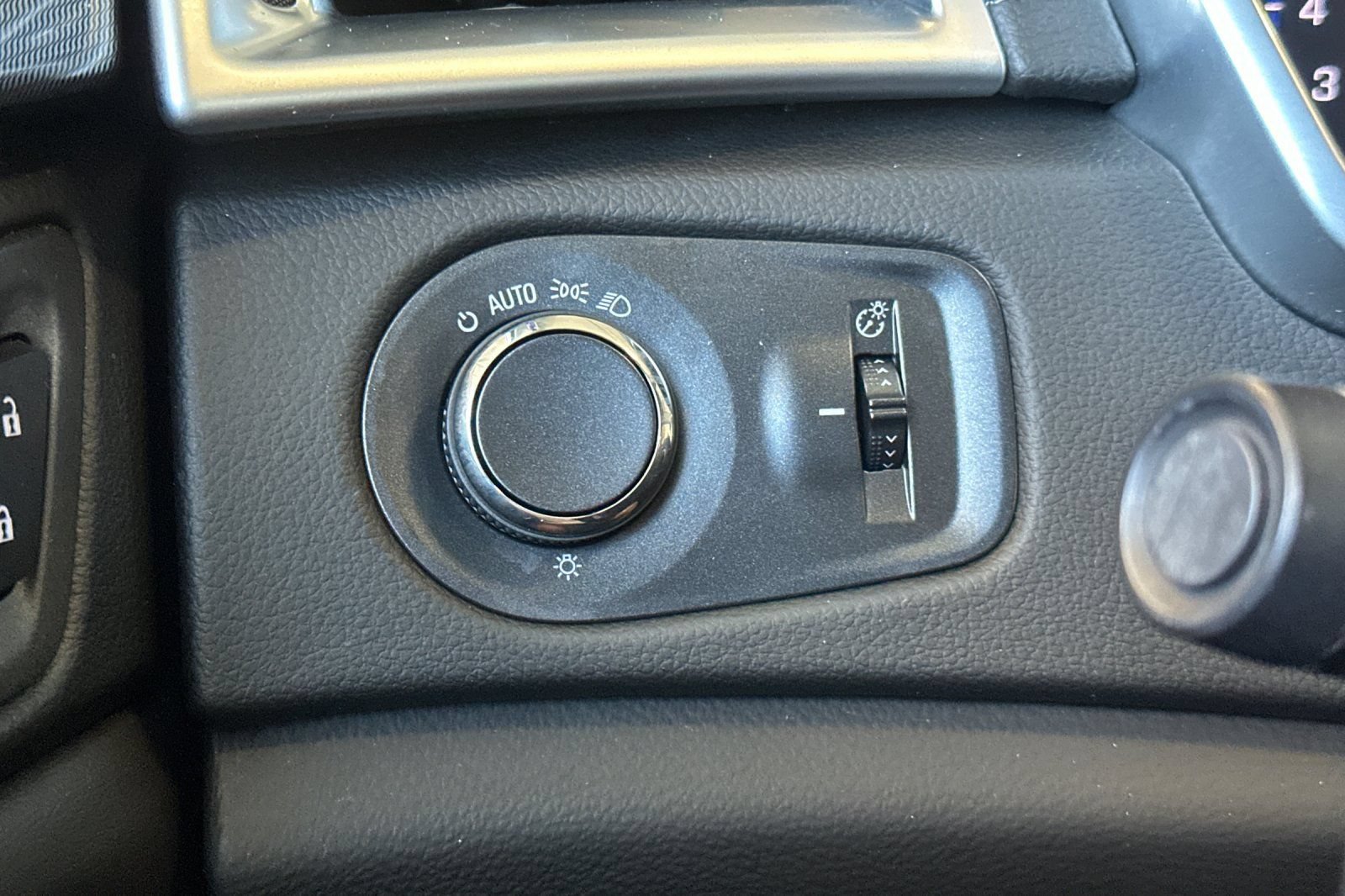 Used 2016 Cadillac SRX FWD image 37