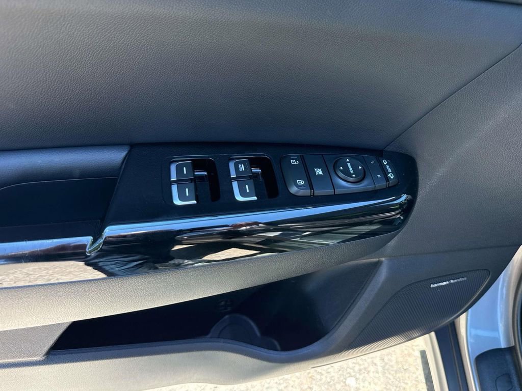 Used 2019 Kia Sportage EX w/ Option Group 040 AWD/4WD image 17